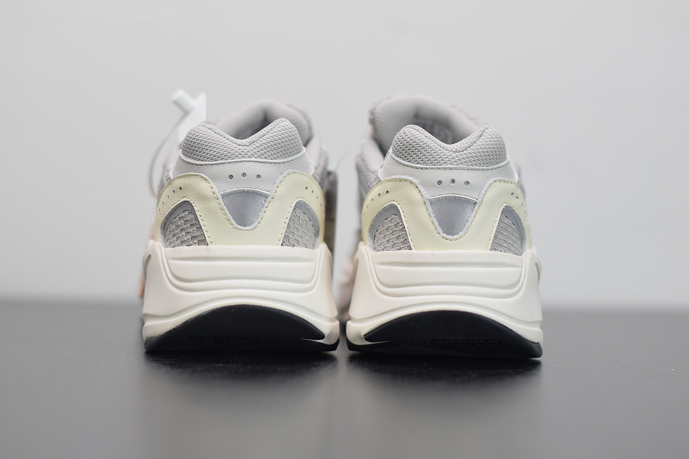 阿迪达斯 顶级纯原 yeezy 700v2复古老爹鞋 白色