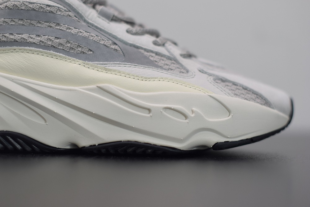 阿迪达斯 顶级纯原 yeezy 700v2复古老爹鞋 白色