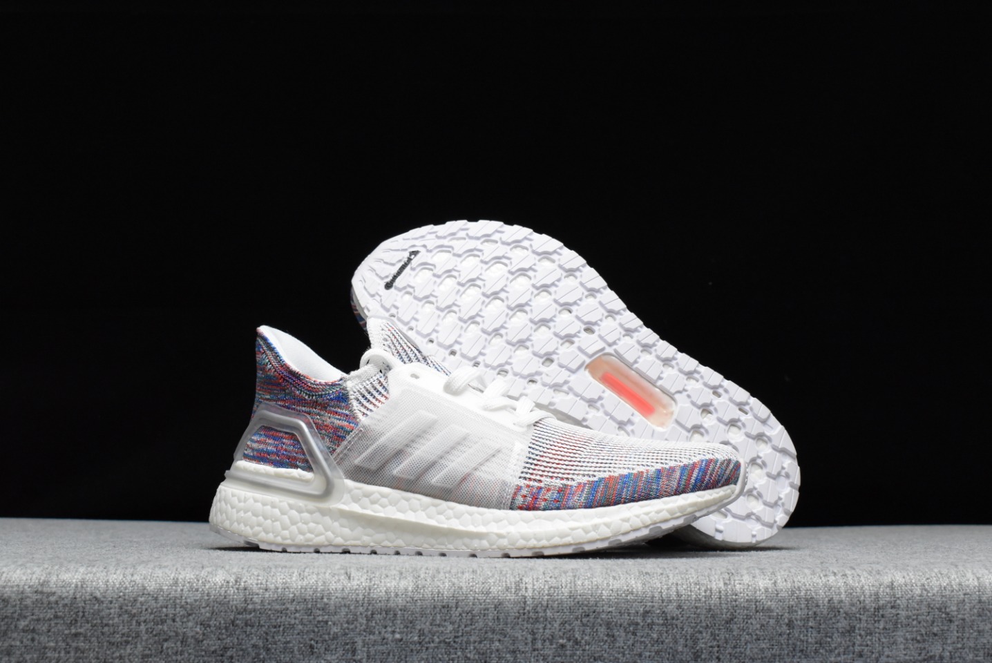 100 阿迪达斯 Adidas UltraBoost 19  B37708