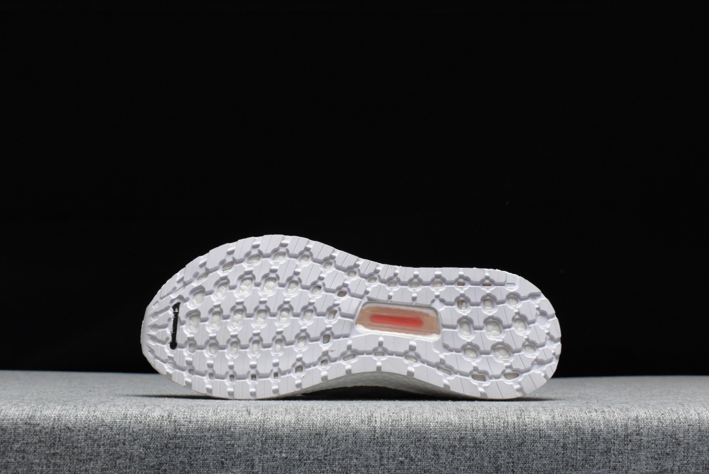 100 阿迪达斯 Adidas UltraBoost 19  B37708