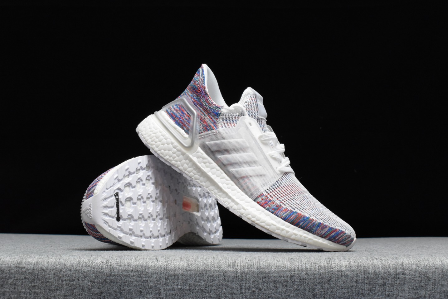 100 阿迪达斯 Adidas UltraBoost 19  B37708