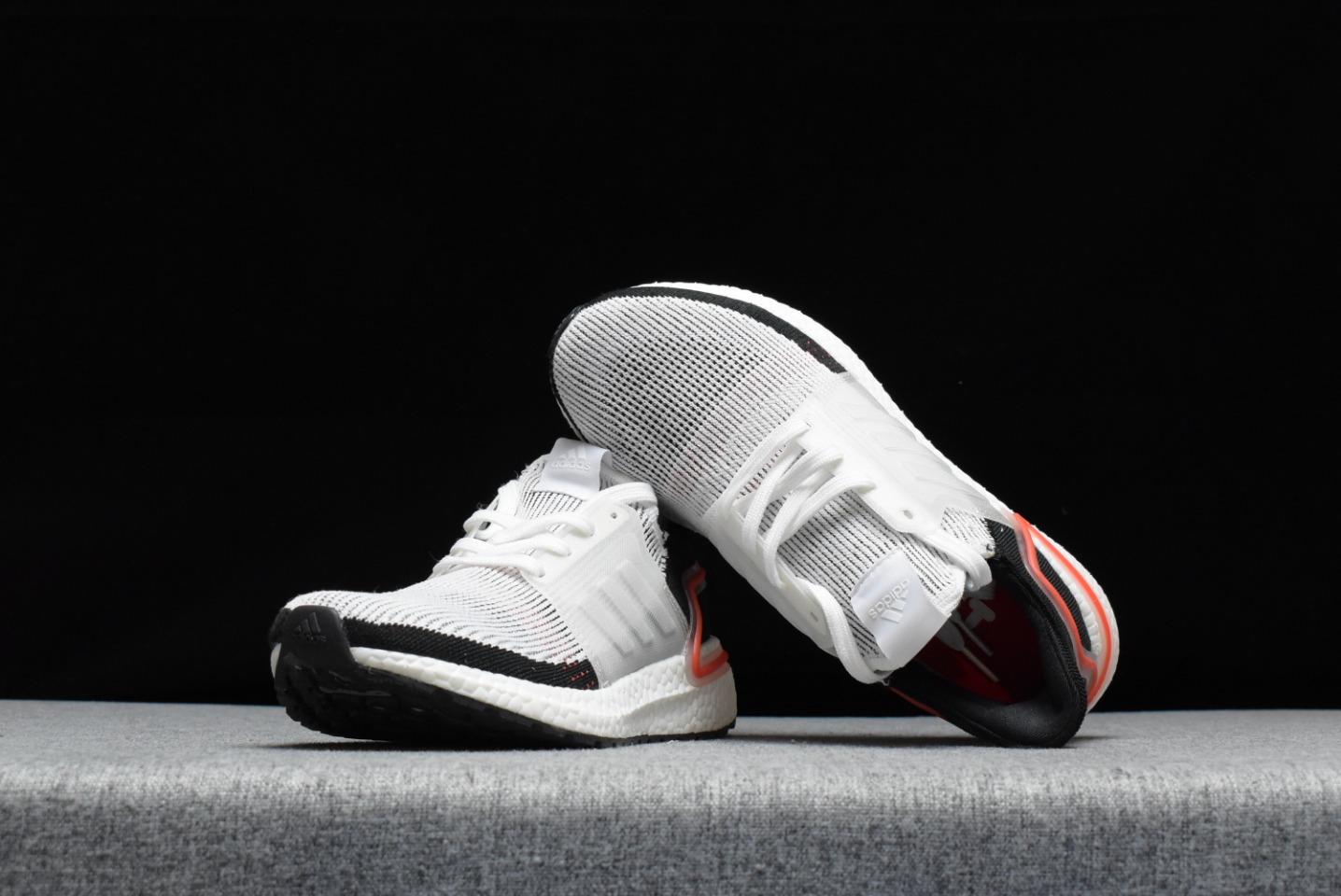 100 阿迪达斯 Adidas UltraBoost 19  F35282