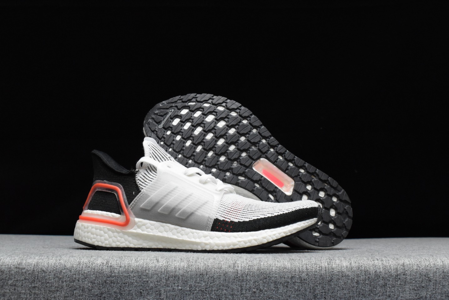 100 阿迪达斯 Adidas UltraBoost 19  F35282