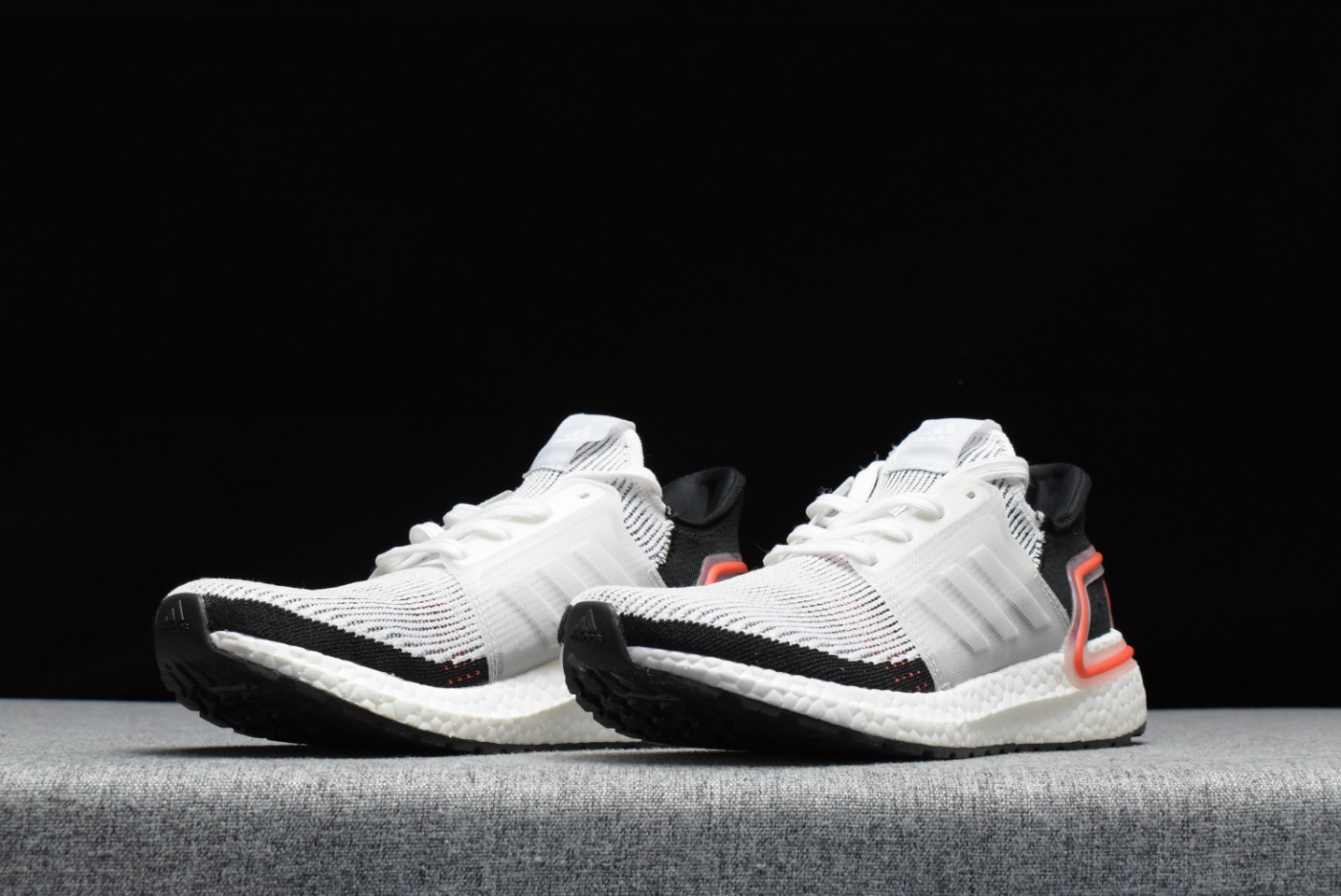 100 阿迪达斯 Adidas UltraBoost 19  F35282