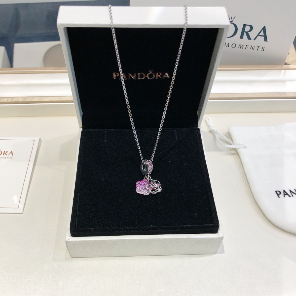 NO:103660,The latest gift selling model is paired with Pandora's first real shot. A special source of first-hand goods, original single-purchase grade PANDORA Pandora, material solid silver, full amount, imported rhinestones are hand-made diamonds. Limited-time, full set of packaging for counters. Pandora necklace, necklace, pure silver19860909礼物热卖款最新搭配潘多拉首家实拍.一手货源特殊渠道,原单代购级PANDORA潘多拉,材质纯银,足克足量,进口水钻全手工镶钻.限量出售,配专柜全套包装.,潘多拉项链,necklace,pure silver,Jewelry