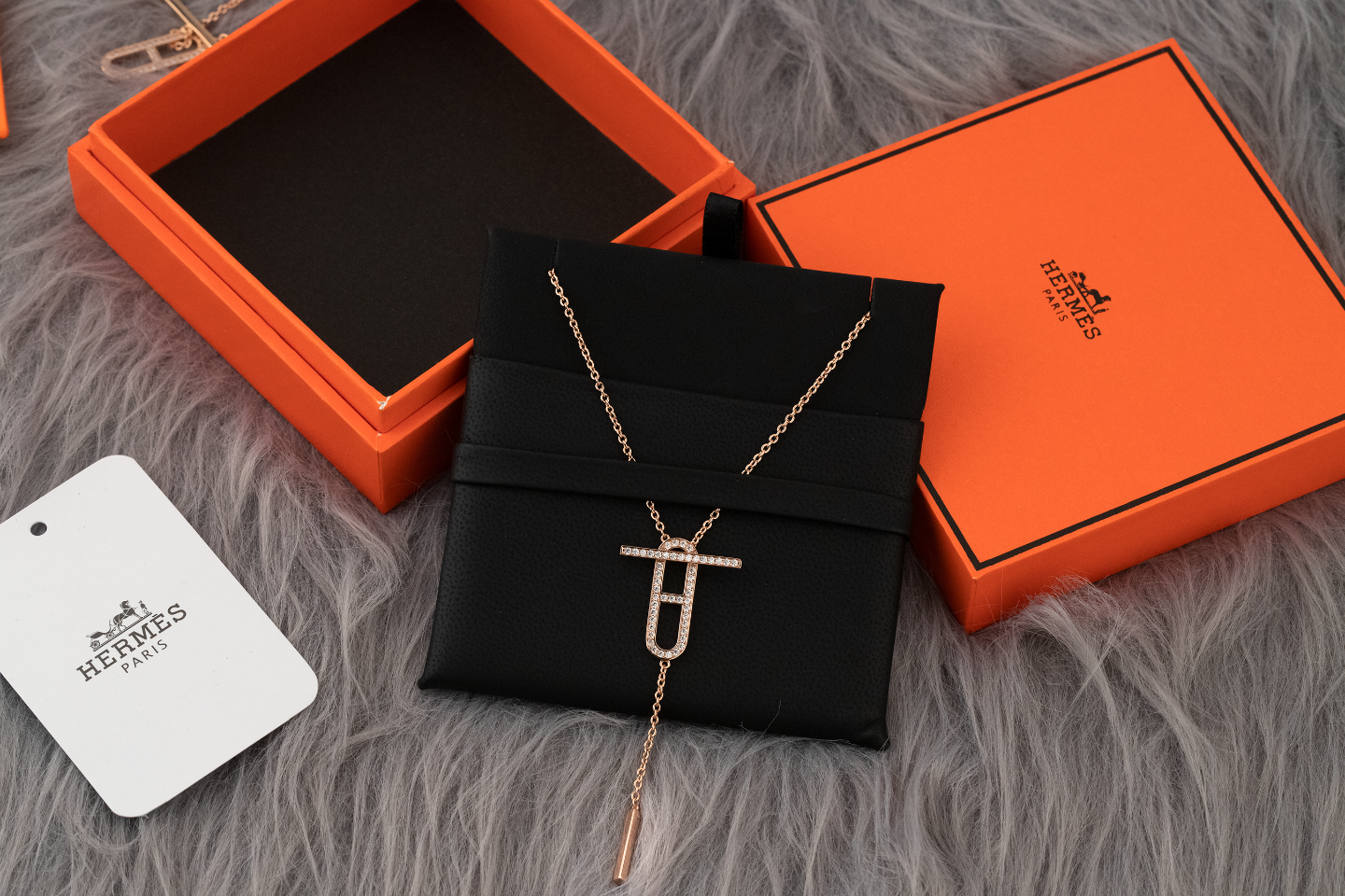 HERMES Collier Nez de Cochon Alliage Or Rose Serti de Diamants
