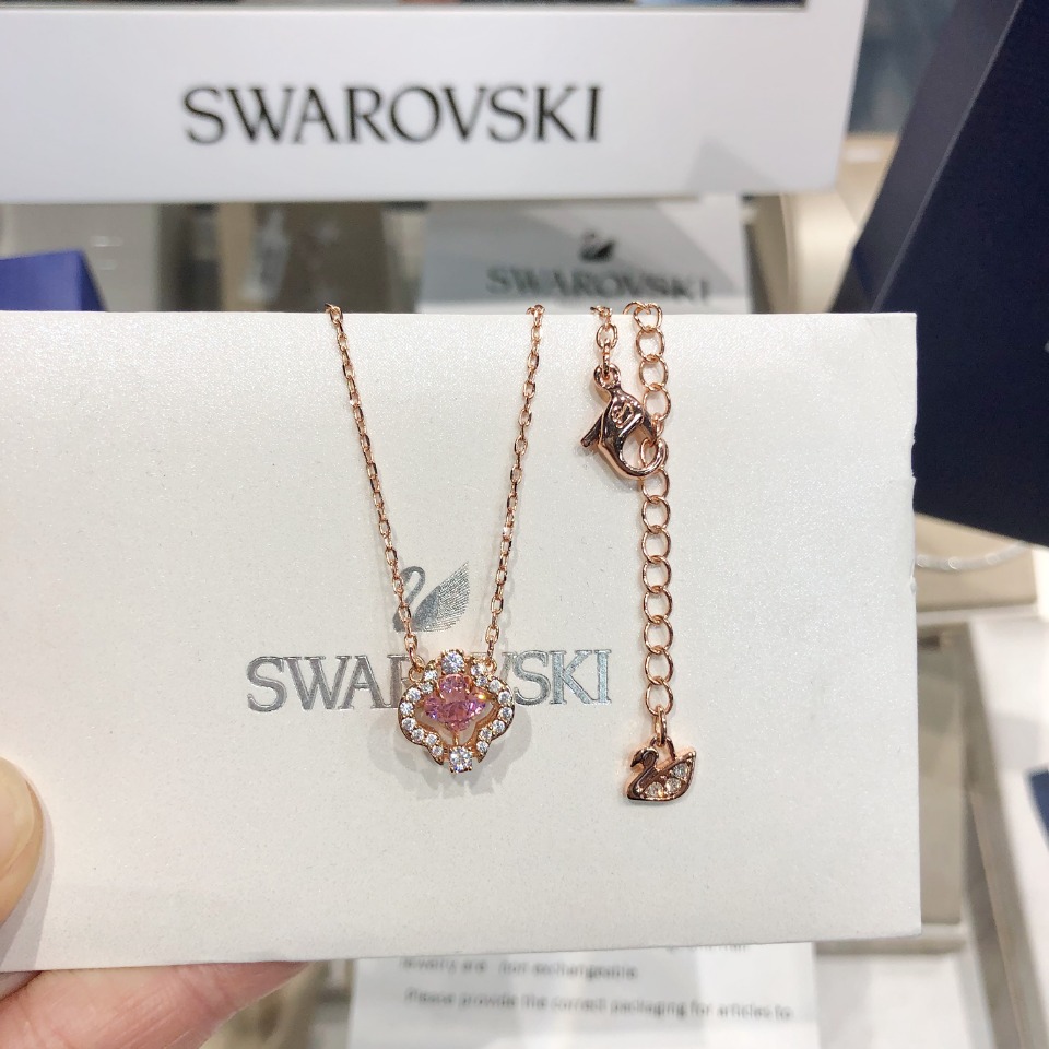 批💰90 施华洛世奇Swarovski，四叶花朵跳动的心，灵动优雅女项链，带有精致考究的花朵，爱的心意 绽放挚爱光芒，附带全套专‮包柜‬装。