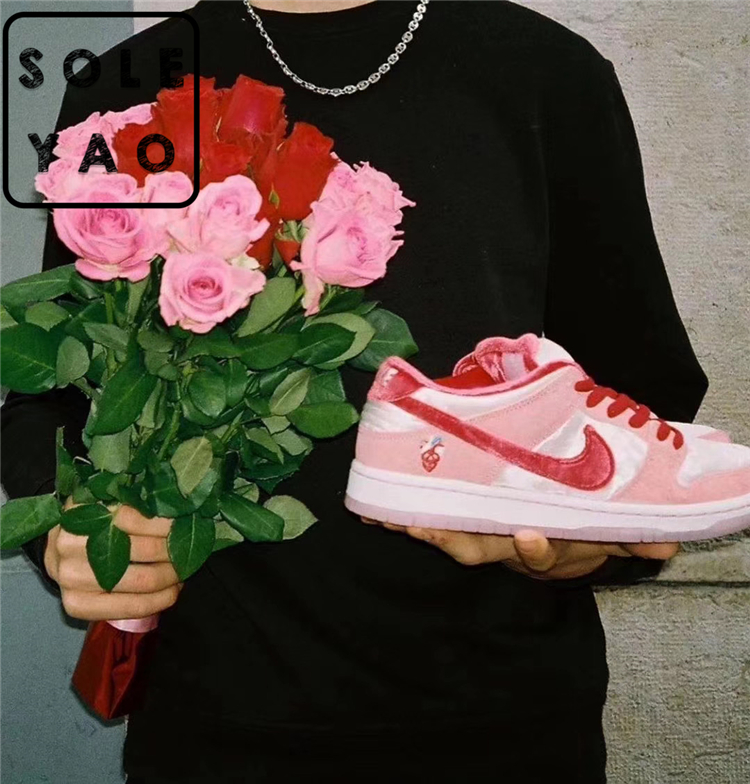 110  携手加州滑板店铺StrangeLove x Nike SB Dunk Low”Valentine's Day”扣篮系列低帮经典百搭休闲运动板鞋“情人节白粉丝绒”CT2552-800