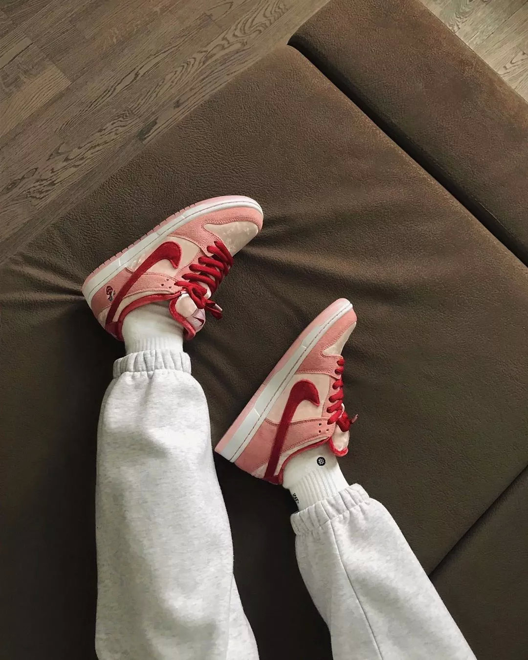 110  携手加州滑板店铺StrangeLove x Nike SB Dunk Low”Valentine's Day”扣篮系列低帮经典百搭休闲运动板鞋“情人节白粉丝绒”CT2552-800