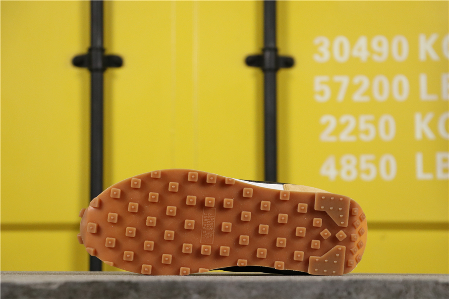 150  【真标公司货 华夫系列】耐克/NIKE  耐克华夫跑步鞋 棕白黑 CK2351-700