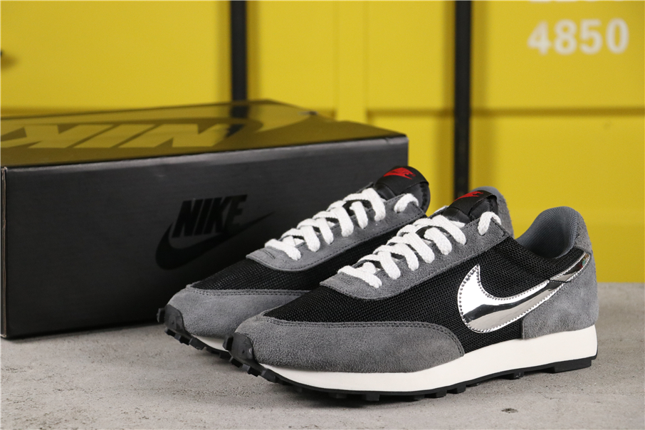 150  【真标公司货 华夫系列】耐克/NIKE  耐克华夫跑步鞋 碳灰黑 BV7725-002