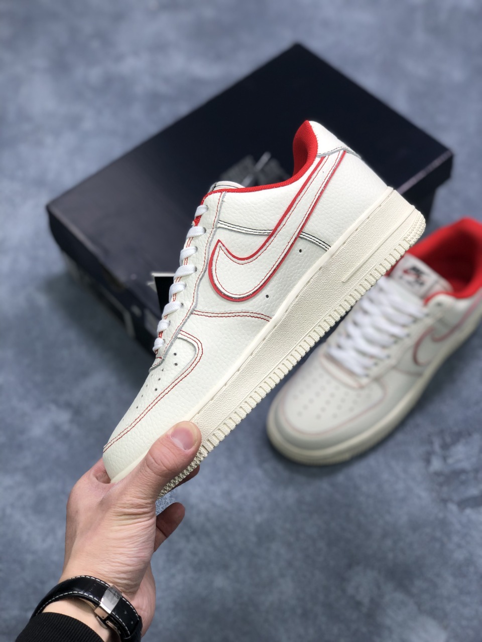 190 Nike Air Force 1 Low  白红手稿 “兔八哥” 空军一号 内置全掌Air Sole气垫  低帮休闲板鞋 AO2518-116
