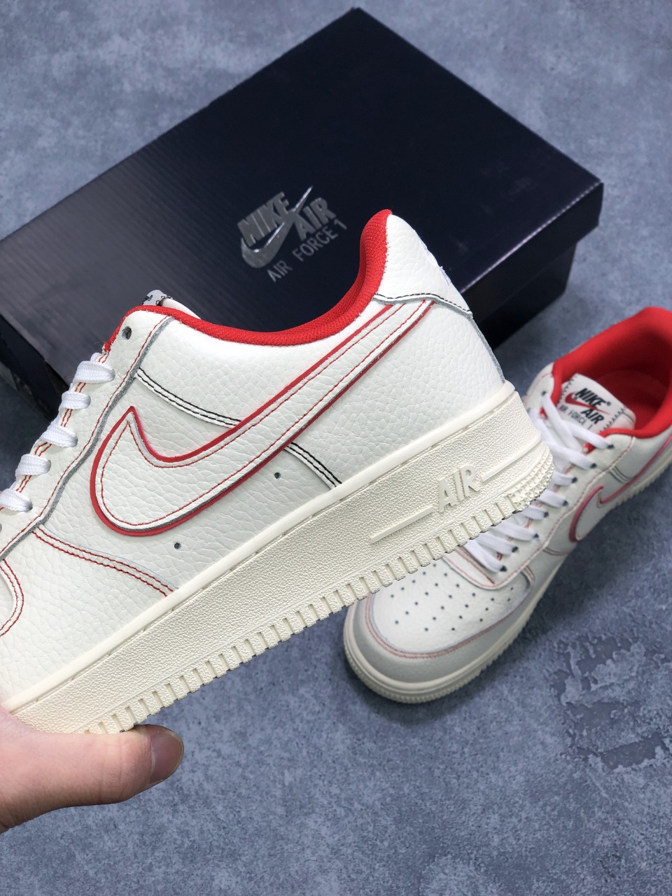 190 Nike Air Force 1 Low  白红手稿 “兔八哥” 空军一号 内置全掌Air Sole气垫  低帮休闲板鞋 AO2518-116