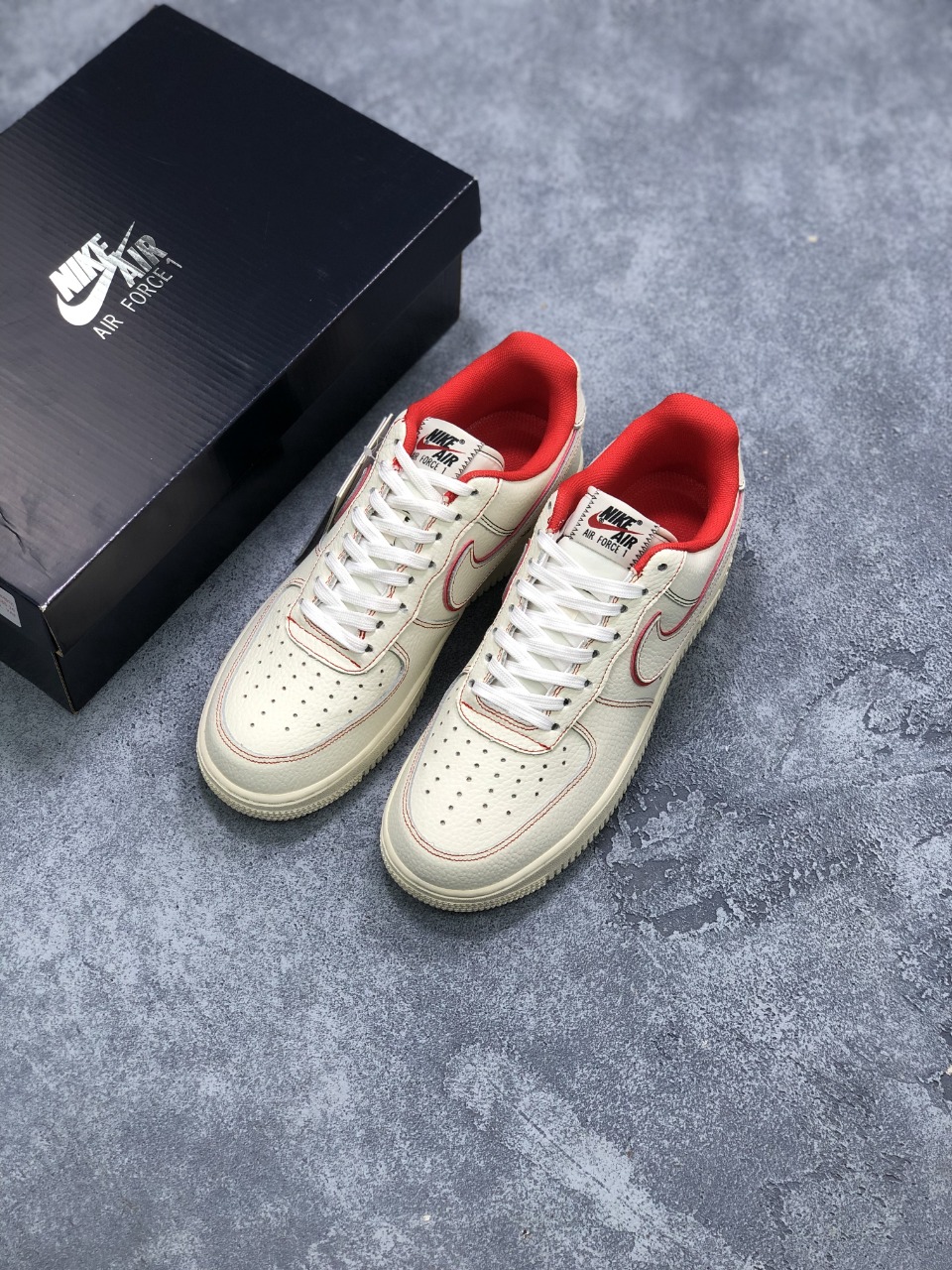 190 Nike Air Force 1 Low  白红手稿 “兔八哥” 空军一号 内置全掌Air Sole气垫  低帮休闲板鞋 AO2518-116