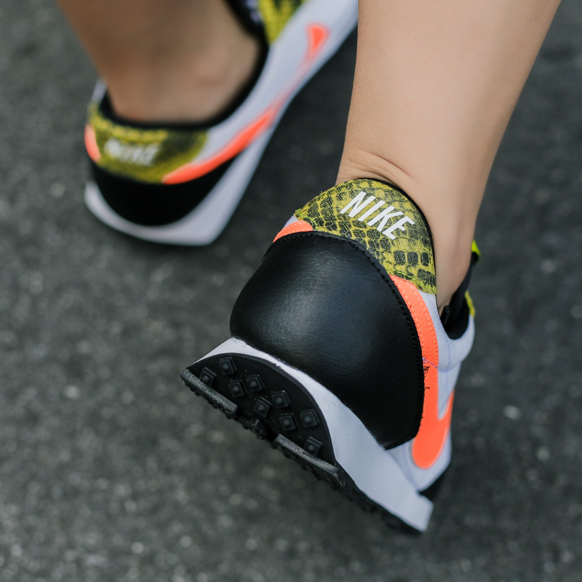 160  耐克Nike Wmns Daybreak QS”Orange/Dynamic/Yellow”OG破晓系列华夫复古休闲运动慢跑鞋“白黑黄蟒蛇纹”CQ7620-001