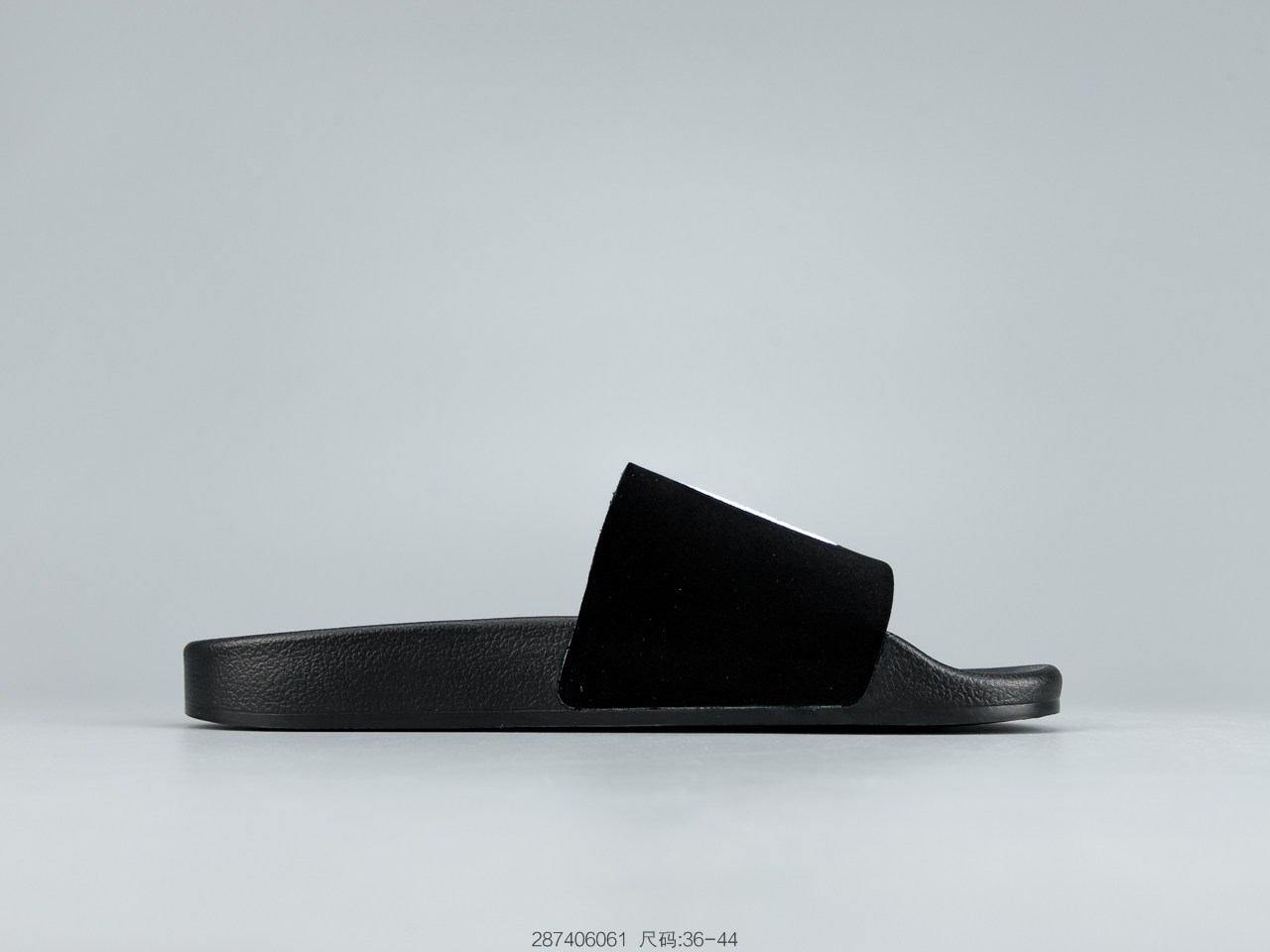 90 阿迪达斯 Adilette Sandal W DA9017 男女夏季休闲潮流拖鞋 沙滩凉鞋