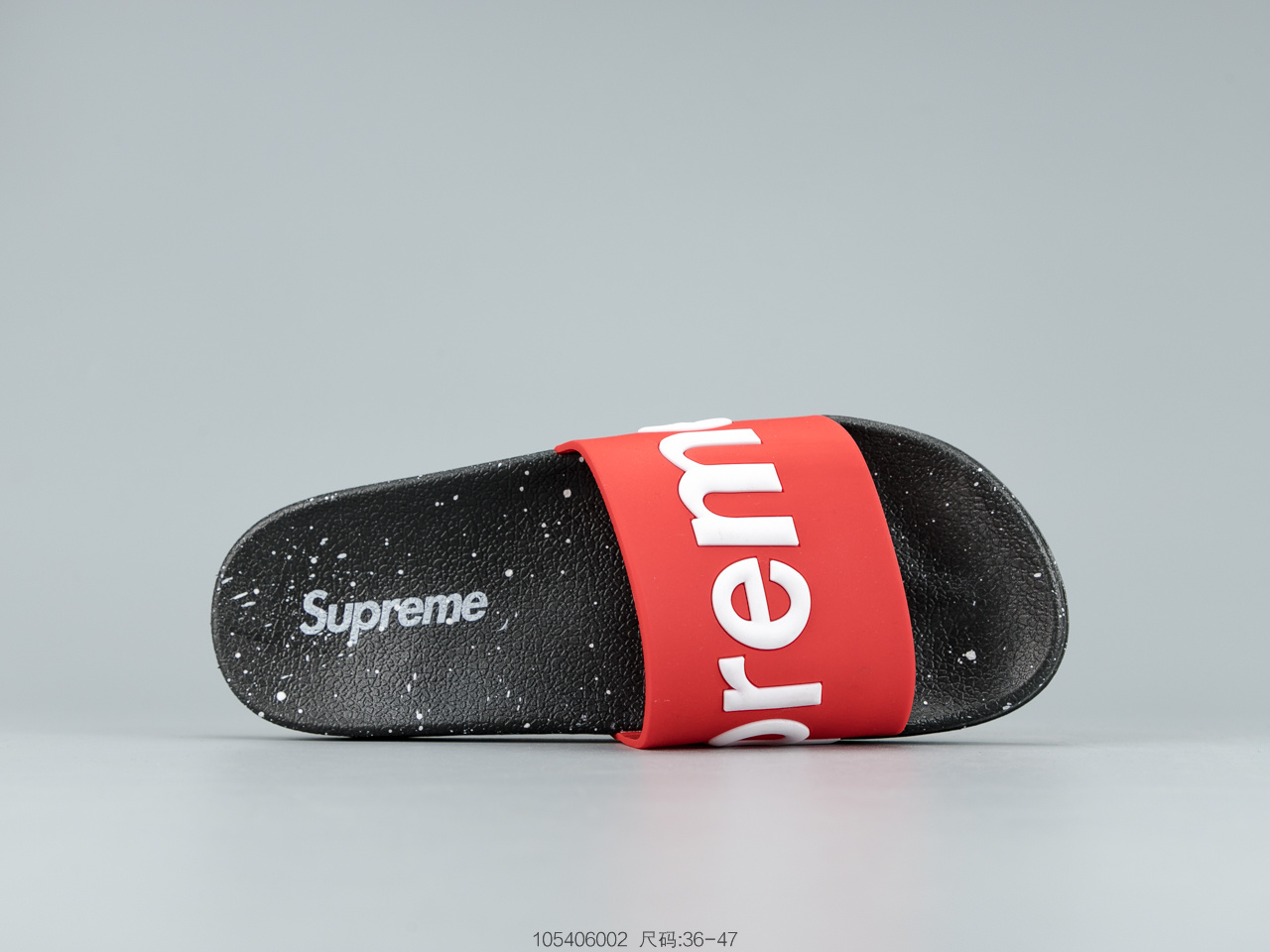 110公司级 Superme 潮牌拖鞋 不要以为随便穿双拖鞋就是时尚达人了 也并不是每双拖鞋都能凹出时尚造型-莆田鞋,莆田鞋货源,高仿鞋,高仿鞋货源,安福档口,莆田高仿鞋,莆田鞋批发,高仿鞋批发,莆田高仿运动鞋,高仿运动鞋,莆田运动鞋 110公司级 Superme 潮牌拖鞋 不要以为随便穿双拖鞋就是时尚达人了 也并不是每双拖鞋都能凹出时尚造型