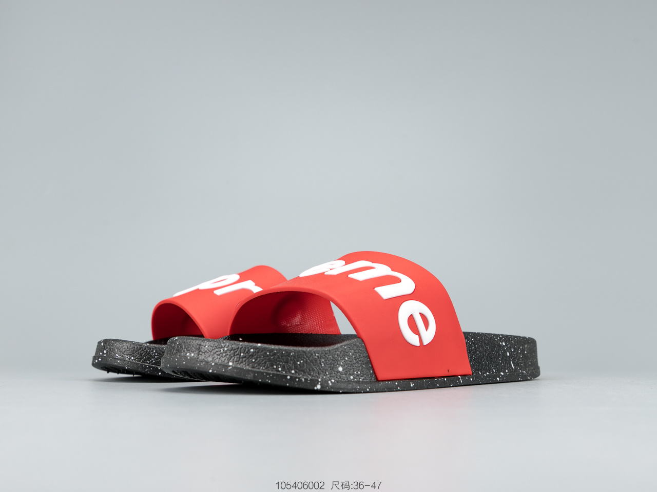 110公司级 Superme 潮牌拖鞋 不要以为随便穿双拖鞋就是时尚达人了 也并不是每双拖鞋都能凹出时尚造型-莆田鞋,莆田鞋货源,高仿鞋,高仿鞋货源,安福档口,莆田高仿鞋,莆田鞋批发,高仿鞋批发,莆田高仿运动鞋,高仿运动鞋,莆田运动鞋 110公司级 Superme 潮牌拖鞋 不要以为随便穿双拖鞋就是时尚达人了 也并不是每双拖鞋都能凹出时尚造型