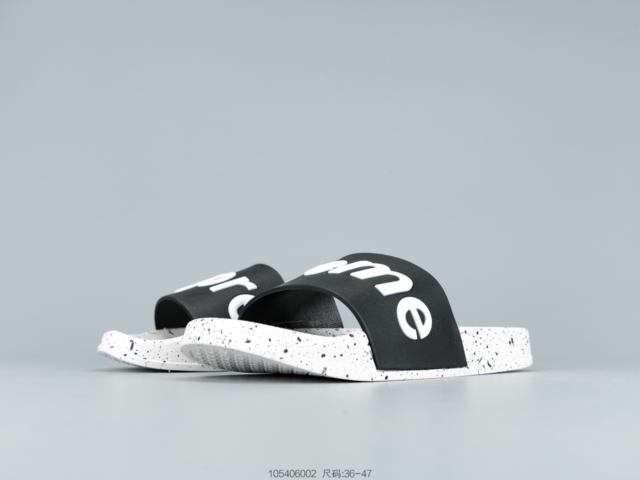 110公司级 Superme 潮牌拖鞋 不要以为随便穿双拖鞋就是时尚达人了-莆田鞋,莆田鞋货源,高仿鞋,高仿鞋货源,安福档口,莆田高仿鞋,莆田鞋批发,高仿鞋批发,莆田高仿运动鞋,高仿运动鞋,莆田运动鞋 110公司级 Superme 潮牌拖鞋 不要以为随便穿双拖鞋就是时尚达人了