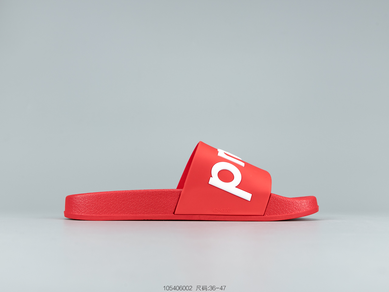 110公司级 Superme 潮牌拖鞋 不要以为随便穿双拖鞋就是时尚达人了