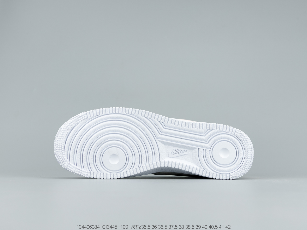 260公司级 耐克Nike Air Force 1 LX “Summit White” 鞋款以山峰白辅以大学红配色CI3445-100