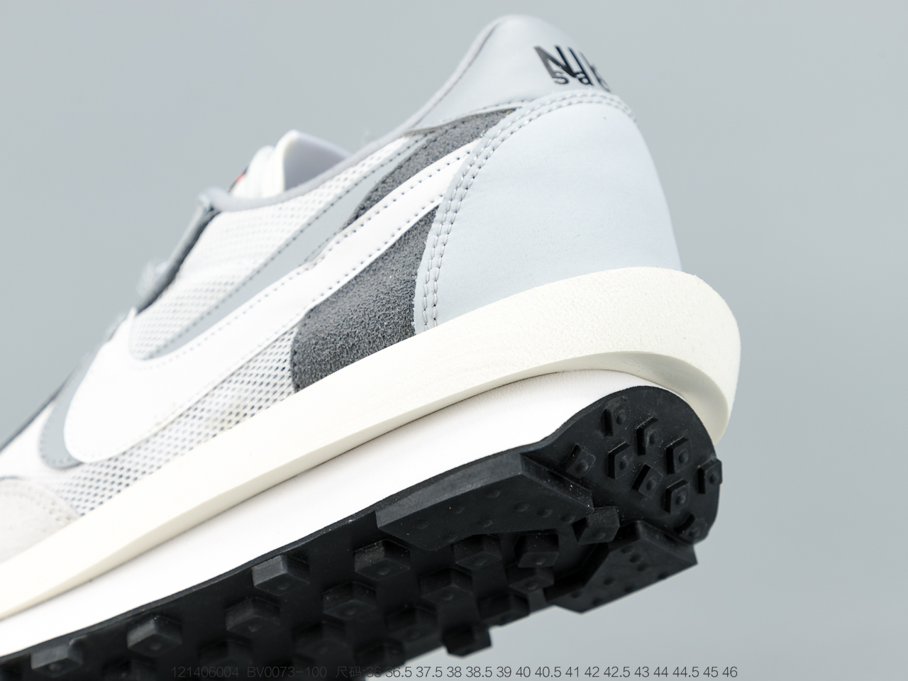 220 日式解构美学联名Sacai x Nike LDV Waffle DaybreakGreyWhite重叠双钩解构设计前卫华夫变形双底休闲慢跑鞋  BV0073-100