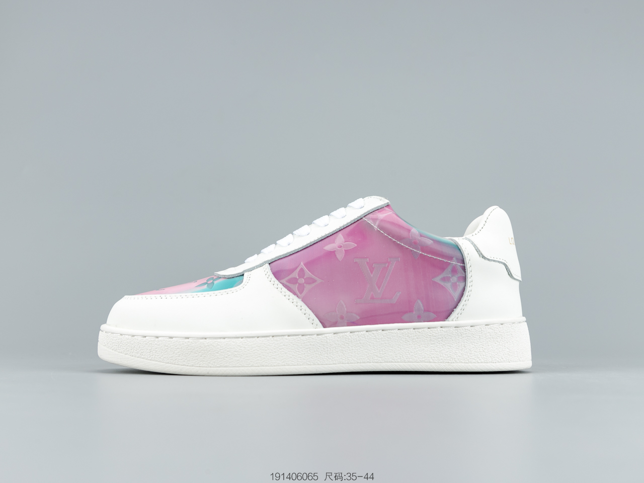 300 LV2020年春夏限量版 彩虹尾 Rivoli低帮运动靴为柔软粒面小牛皮铺陈全幅Monogram压纹
