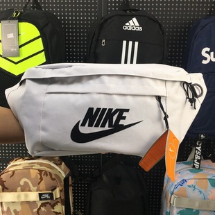 【 爆款推荐】
Nike/耐克大胸包 专柜实体天猫同步更新 大容量斜跨背包 腰包 实用多功能小包
尺寸：19*40*11/cm
重量：0.28/kg
/¥