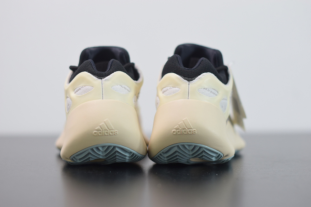 D05X6 纯原版本阿迪达斯Adidas Yeezy 700 V3 “Azael”低帮复古休闲运动穿搭慢跑鞋“骨架夜光”货号:FW4980