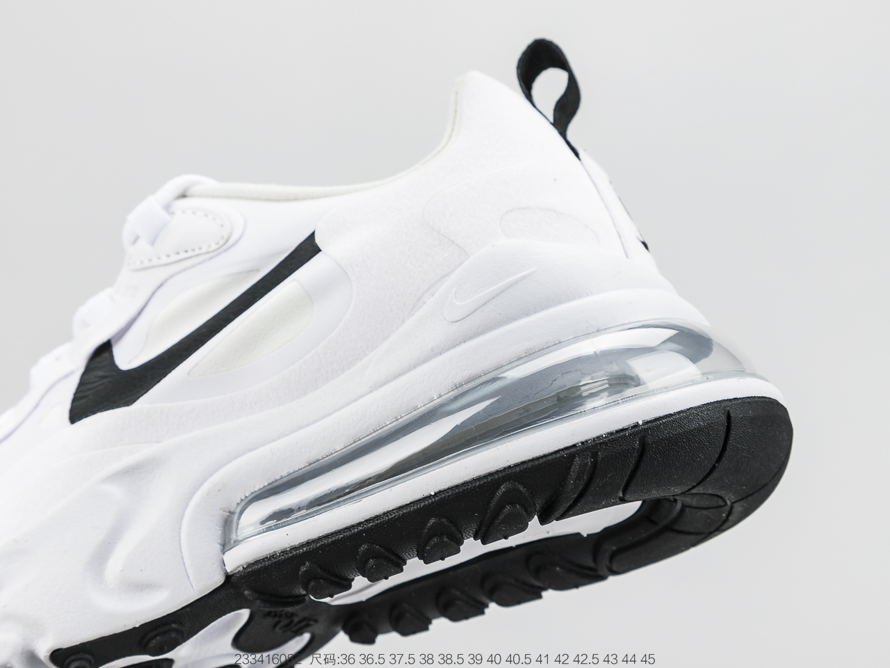 150 耐克Air Max 270 React Bauhaus将耐克经典的 Air Max 鞋款与柔软轻盈的 Nike React 泡棉相融合