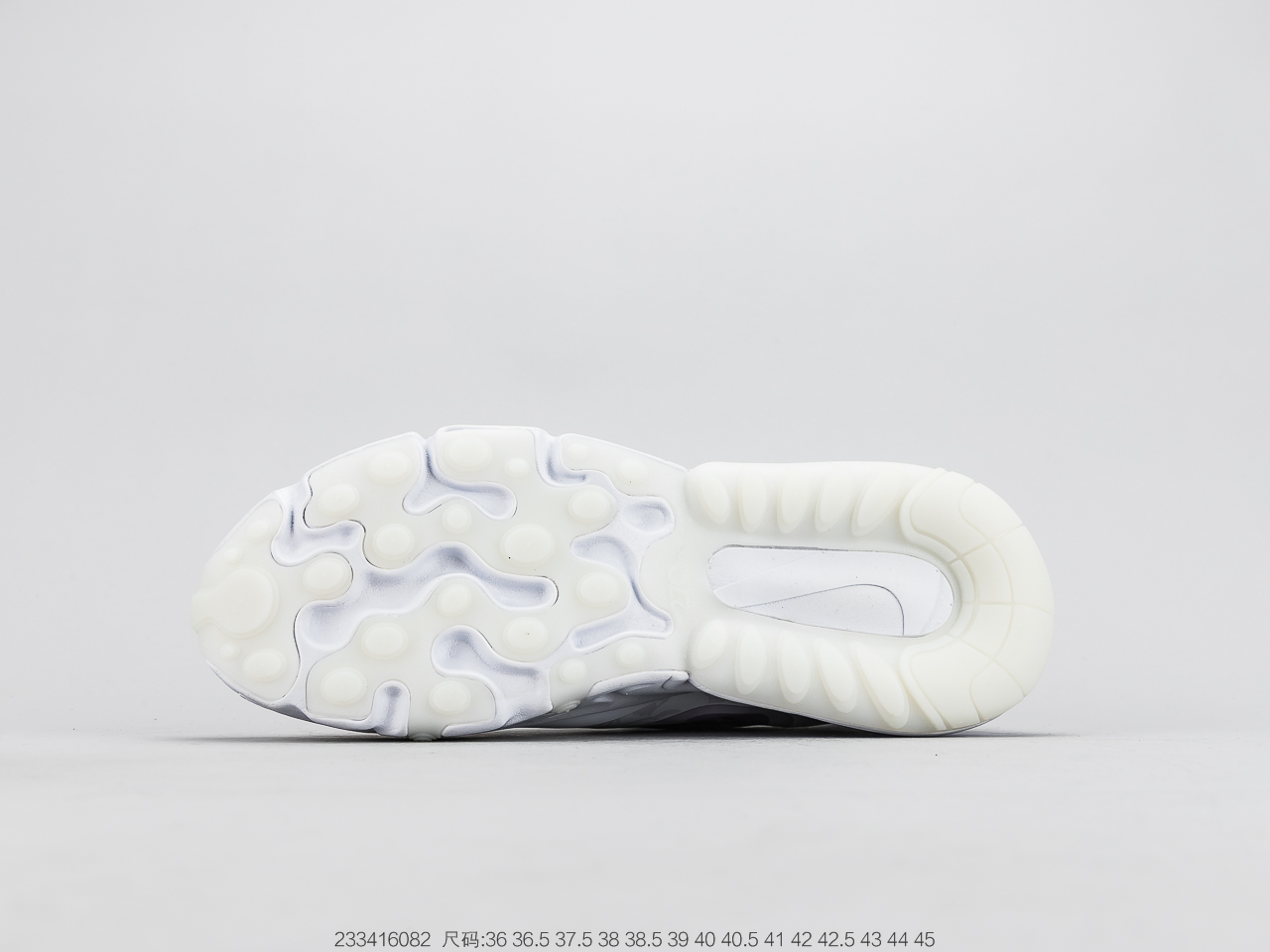 150 耐克Air Max 270 React Bauhaus Air Max 鞋款与柔软轻盈的 Nike React 泡棉相融合