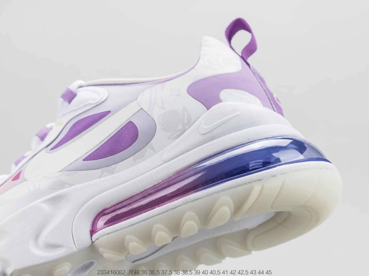 150 耐克Air Max 270 React Bauhaus Air Max 鞋款与柔软轻盈的 Nike React 泡棉相融合