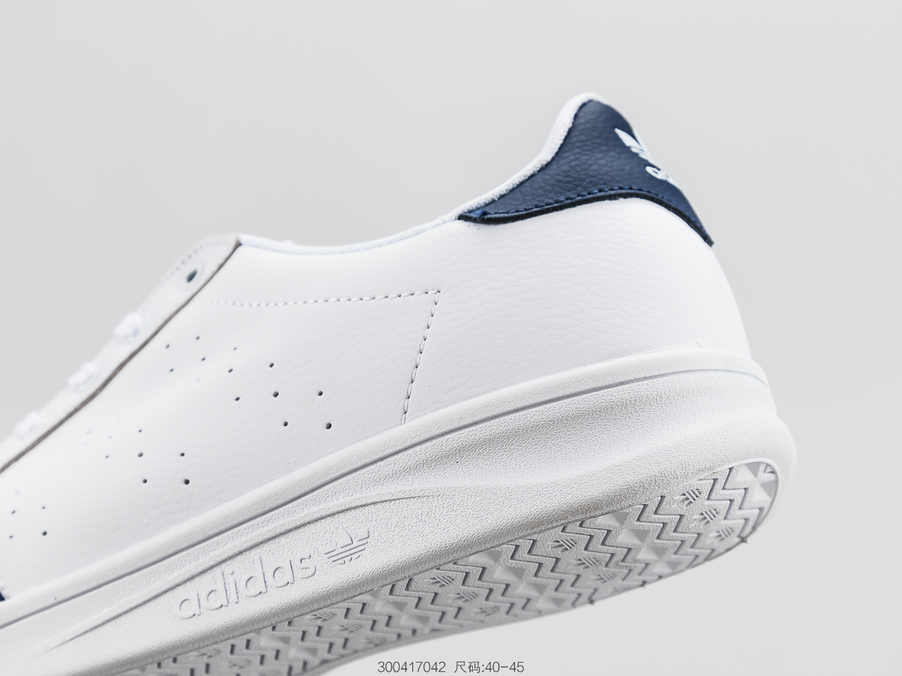 130 阿迪达斯Adidas Tubular Invader Strap 三叶草板鞋