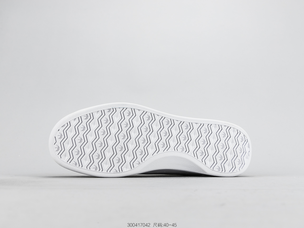 130 阿迪达斯Adidas Tubular Invader Strap 三叶草板鞋