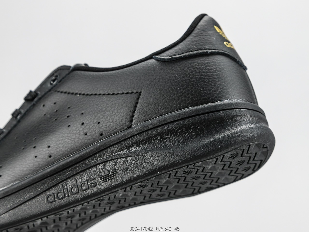 130 阿迪达斯Adidas Tubular Invader Strap 三叶草板鞋