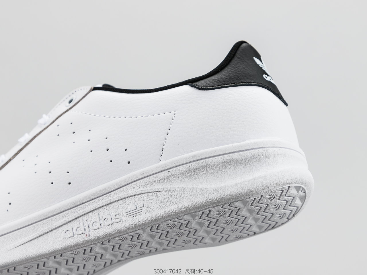 130 阿迪达斯Adidas Tubular Invader Strap 三叶草板鞋