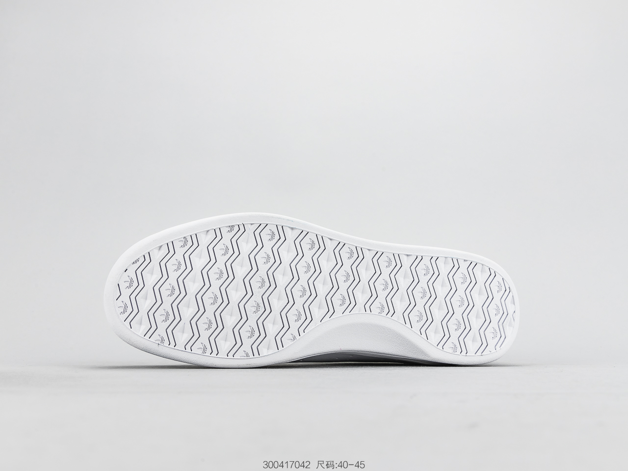 130 阿迪达斯Adidas Tubular Invader Strap 三叶草板鞋