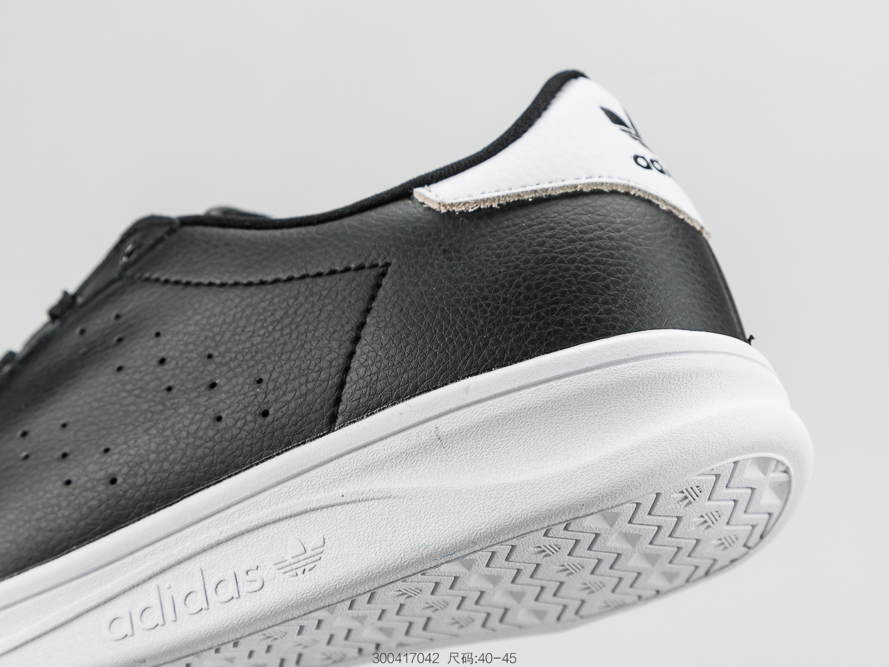 130 阿迪达斯Adidas Tubular Invader Strap 三叶草板鞋