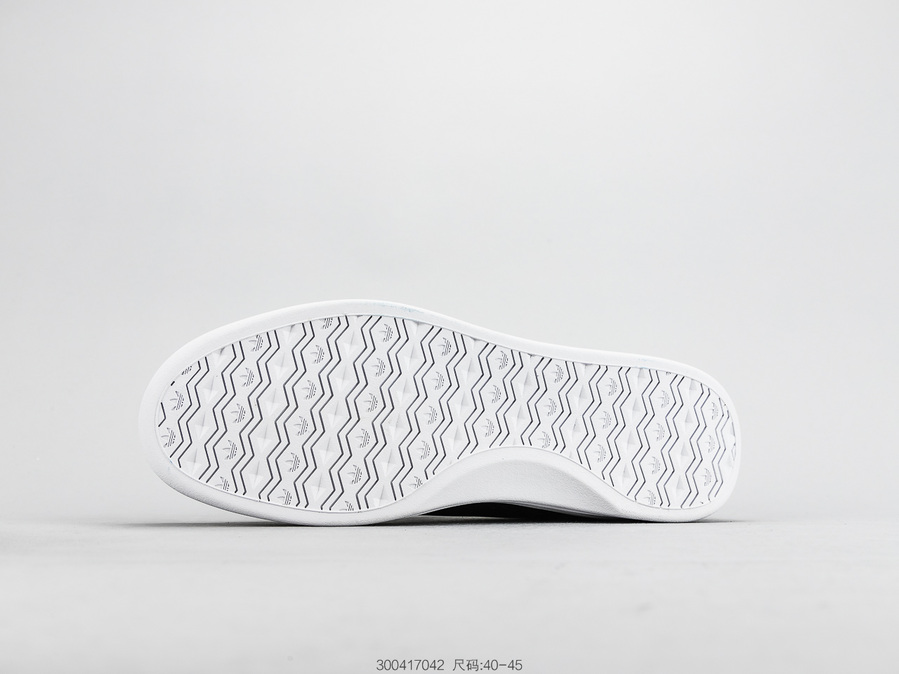 130 阿迪达斯Adidas Tubular Invader Strap 三叶草板鞋