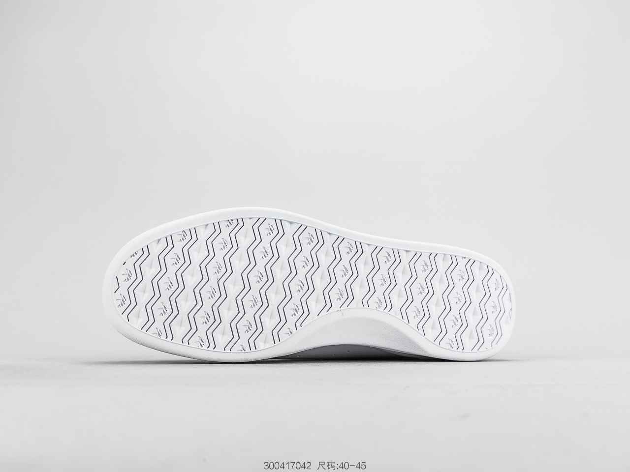 130 阿迪达斯Adidas Tubular Invader Strap 三叶草板鞋