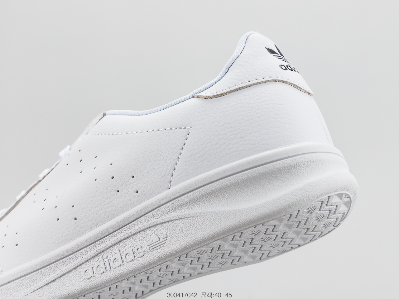 130 阿迪达斯Adidas Tubular Invader Strap 三叶草板鞋