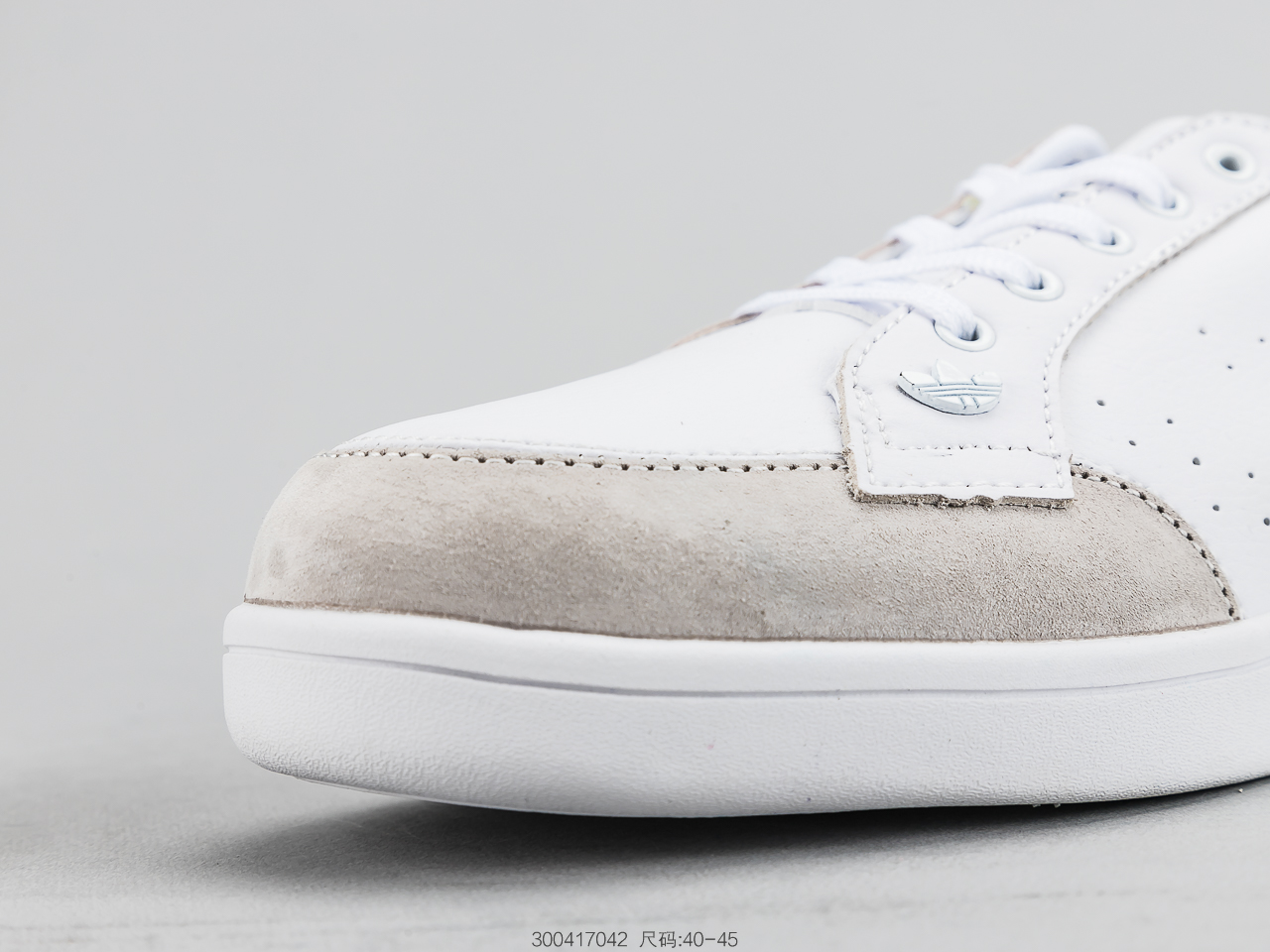 130 阿迪达斯Adidas Tubular Invader Strap 三叶草板鞋