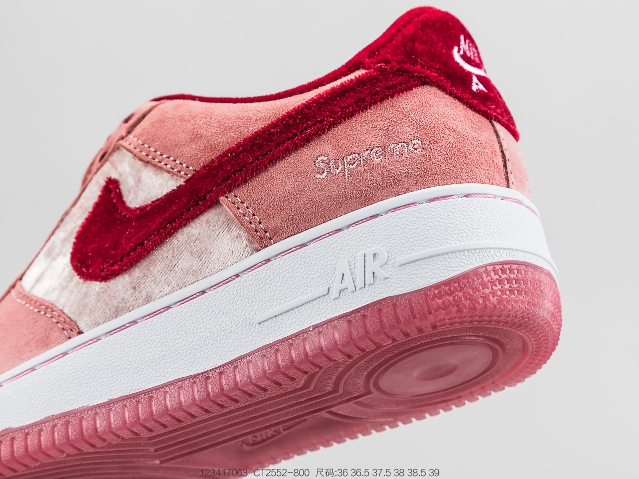 190 Supreme X Nike SB DUNK LOW “情人节限定”SB低帮休闲运动板鞋  CT2552-800