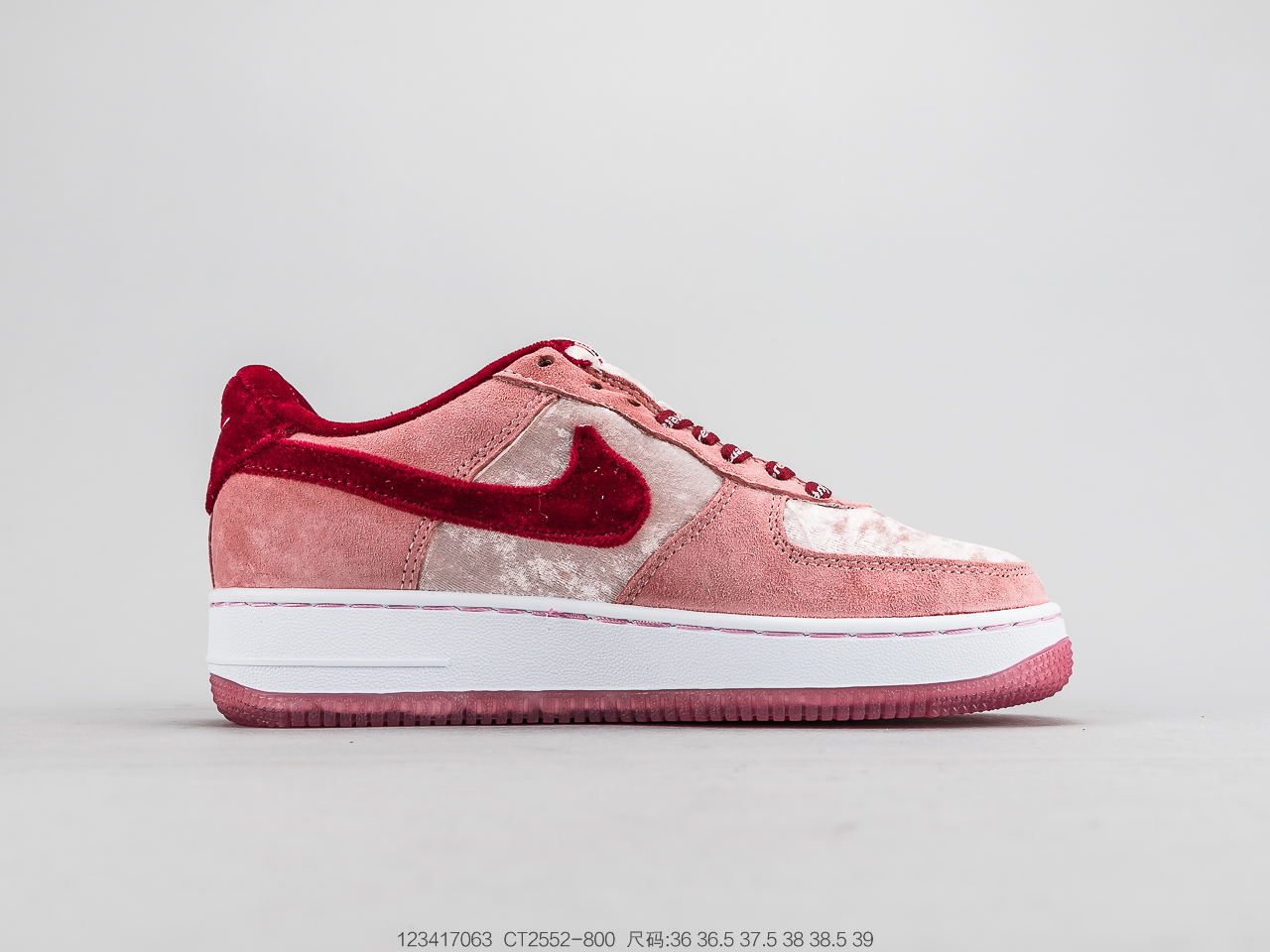 190 Supreme X Nike SB DUNK LOW “情人节限定”SB低帮休闲运动板鞋  CT2552-800