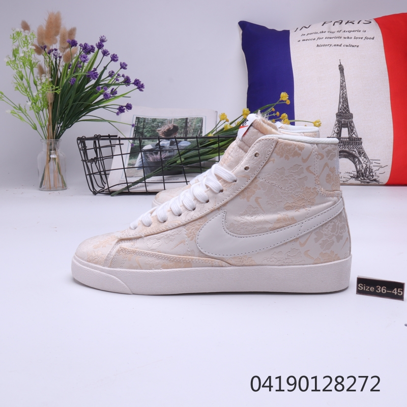 合集图 新品上市 耐克nike Air Blazer Mid Qs Hh 开拓者sb 高帮鞋面由宝绿色绸布面材质打造而成 以星形和几何线条交错堪比clot 白丝绸独特的鞋面材质和出众的花纹设计 颇有异曲同工之妙编码 复刻小镇 复刻商贸城 复刻商家导航