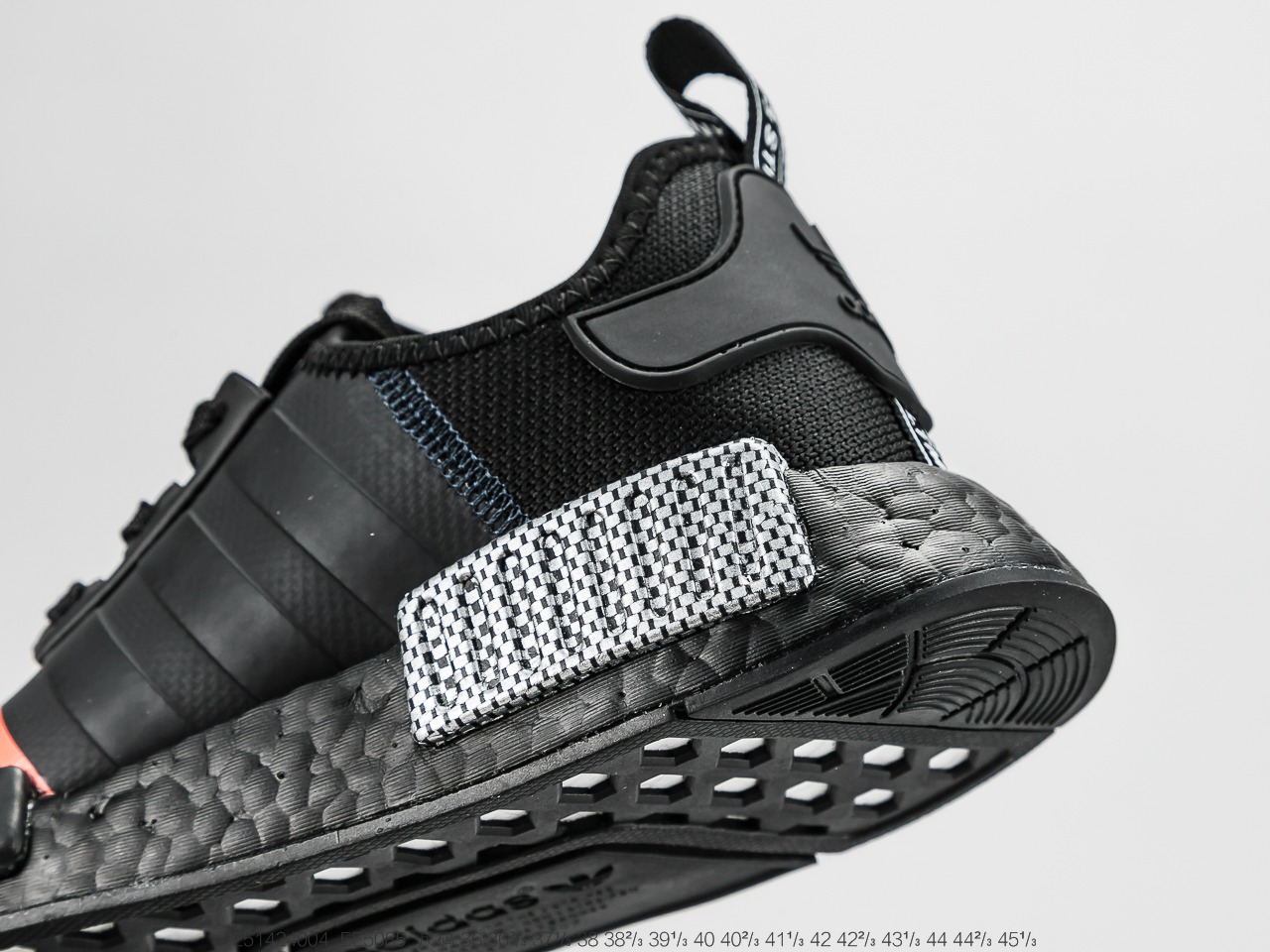 220公司级巴斯夫 阿迪达斯Adidas NMD R-1 街头风经典百搭跑步鞋