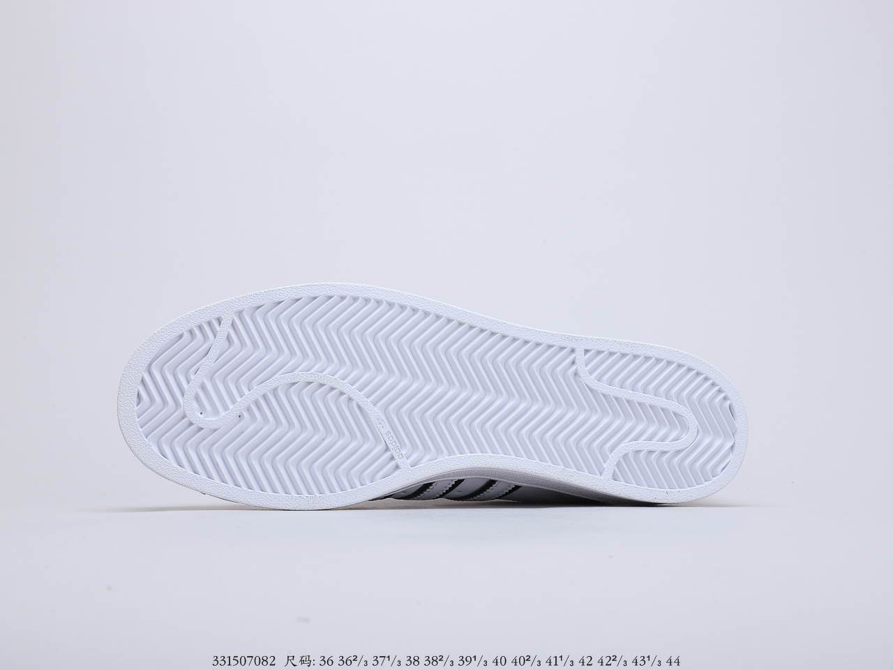 150 Adidas Superstar 三叶草贝壳头 货号：FW2083