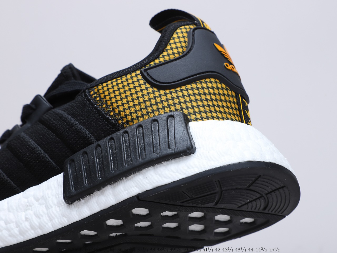 190公司级真爆 NMD 黑粉色 撞色 拼色 作为 adidas 曾经的杀手锏系列货号：FU2461