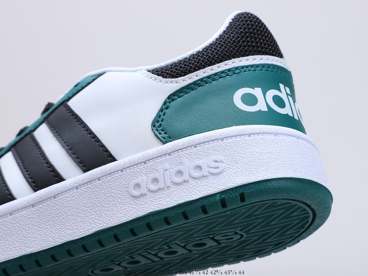 120 阿迪达斯易烊千玺同款 Adidas HOOPS2.0 NEO 低帮休闲板鞋 货号：EE7799