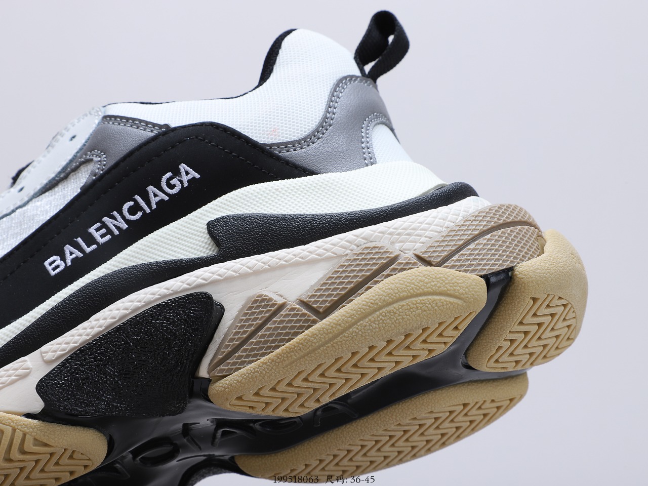 190 巴黎世家17FW 秋冬 Balenciaga Triple-S Sneaker 时装复古厚底姥爷球鞋